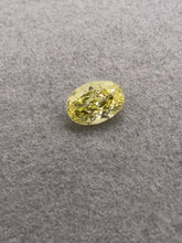 Muat gambar ke penampil Galeri, 61/21 Natural Fancy Intensive Kuning 1,02 karat
