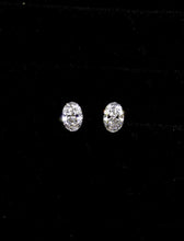 Load image into Gallery viewer, Perfect Matching Pair of Oval Shape Diamonds 1.07cts/1.08cts (Type IIA)

