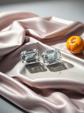 Muat gambar ke penampil Galeri, Perfect Matching Pair of Emerald-cut Natural Diamonds 1.50cts/1.50cts
