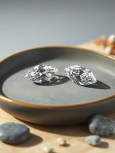 將圖片載入圖庫檢視器 Matching Pair of Marquis Natural Diamonds 1.01cts/1.02cts
