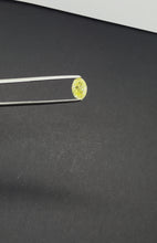 在图库查看器中加载和播放视频，Unmounted Oval Shape Natural Fancy Yellow Diamond 1.02cts
