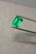 將影片載入圖庫檢視器並播放，“Mariposa” Colombian Emerald 3.07cts

